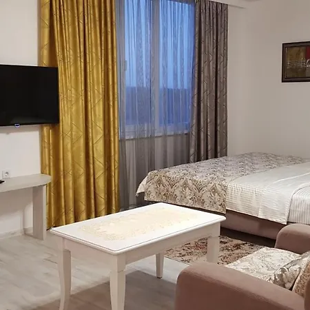 Olympus Plaza - & Indoor Pool 4* كرانيفو