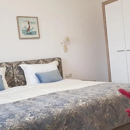 Olympus Plaza - & Indoor Pool 4* كرانيفو