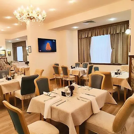 Olympus Plaza - & Indoor Pool Hotel 4*