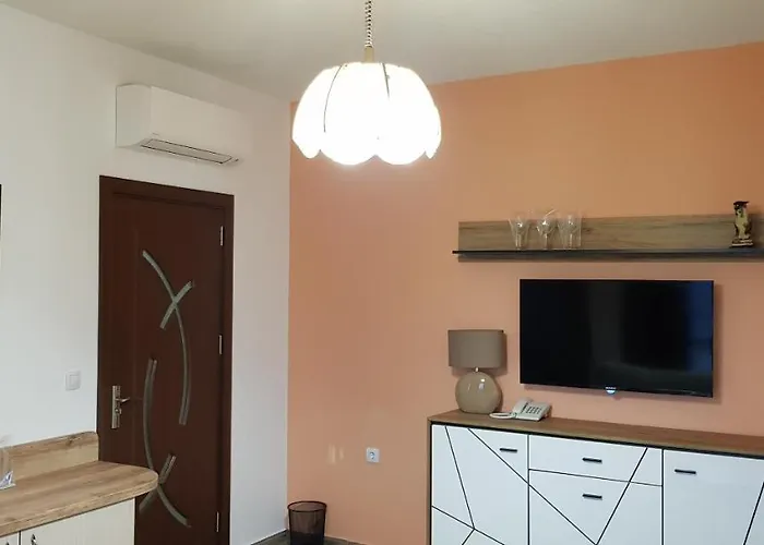 Отель Olympus Plaza - & Indoor Pool 4*