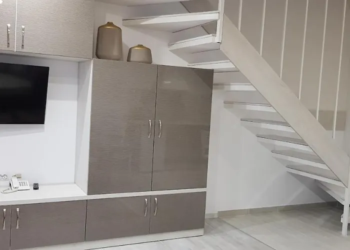 Olympus Plaza - & Indoor Pool 4*