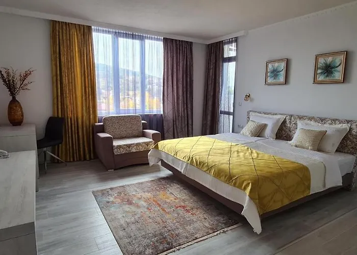 Olympus Plaza - & Indoor Pool Отель