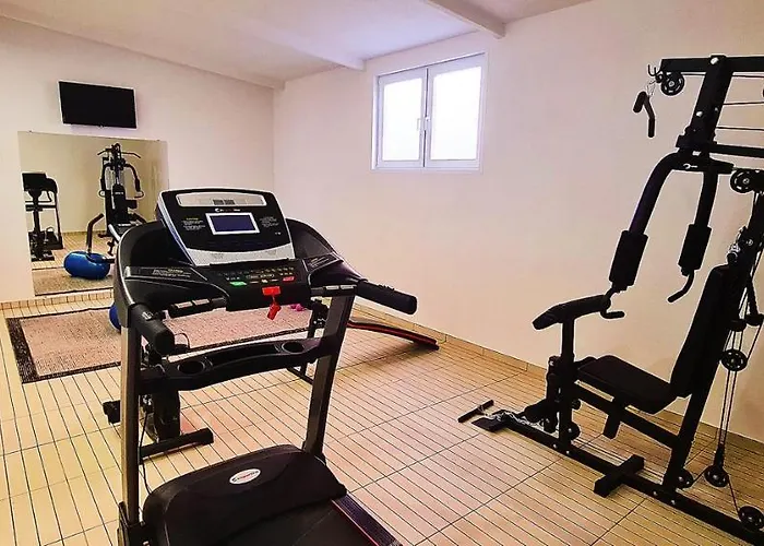 Отель Olympus Plaza - & Indoor Pool 4*