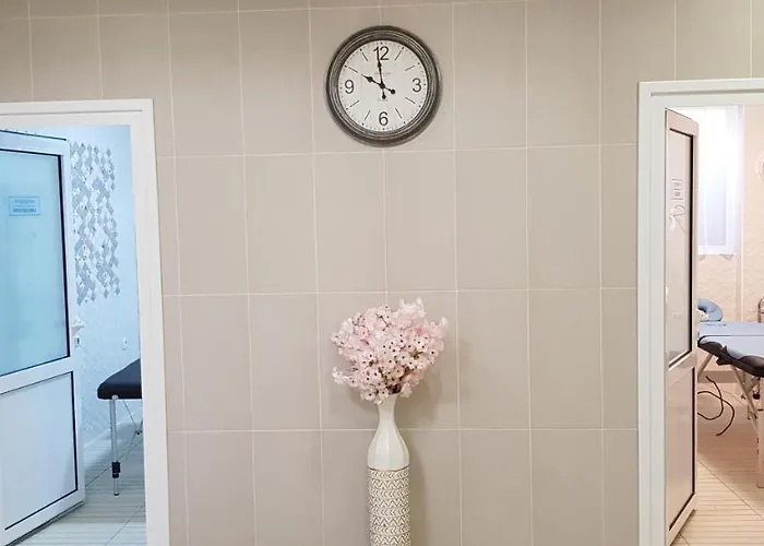 Отель Olympus Plaza - & Indoor Pool