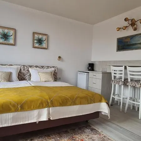 Olympus Plaza - & Indoor Pool Hotel 4*