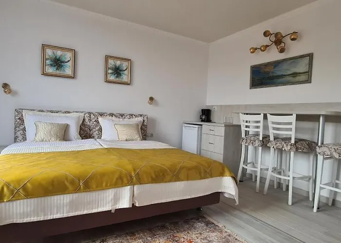 Olympus Plaza - & Indoor Pool Otel 4*