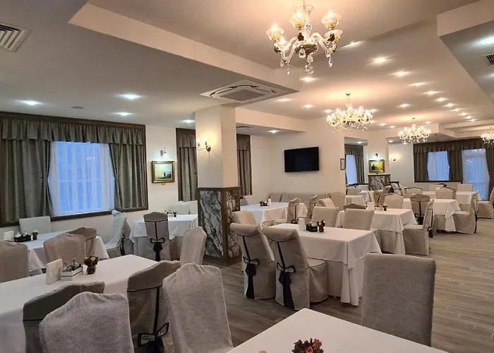 Olympus Plaza - & Indoor Pool Otel